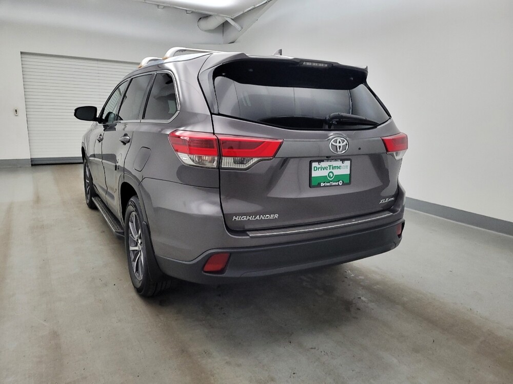 2019 Toyota Highlander in Maple Heights, OH 44137 - 18135833 6