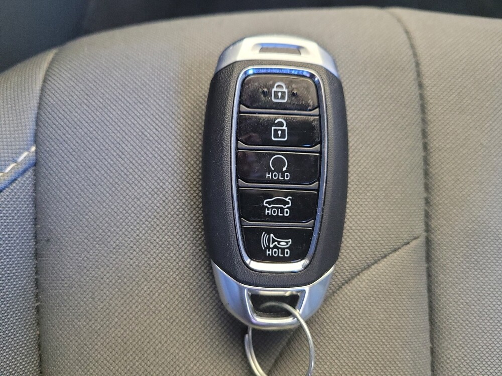 2023 Hyundai Elantra in Cincinnati, OH 45255 - 18135846 32