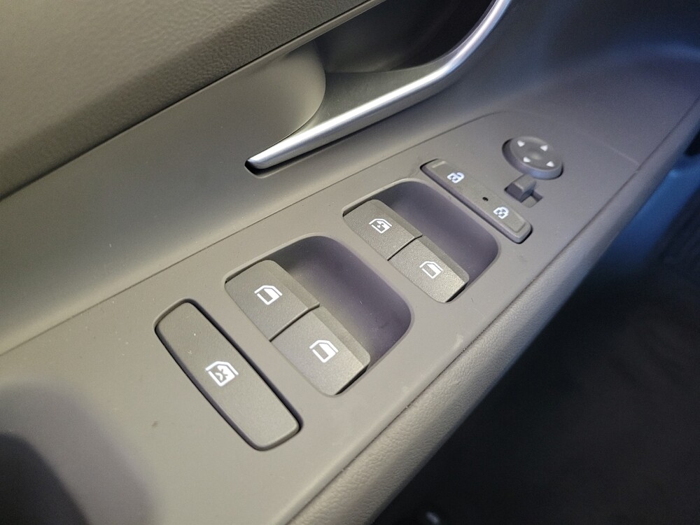 2023 Hyundai Elantra in Cincinnati, OH 45255 - 18135846 27