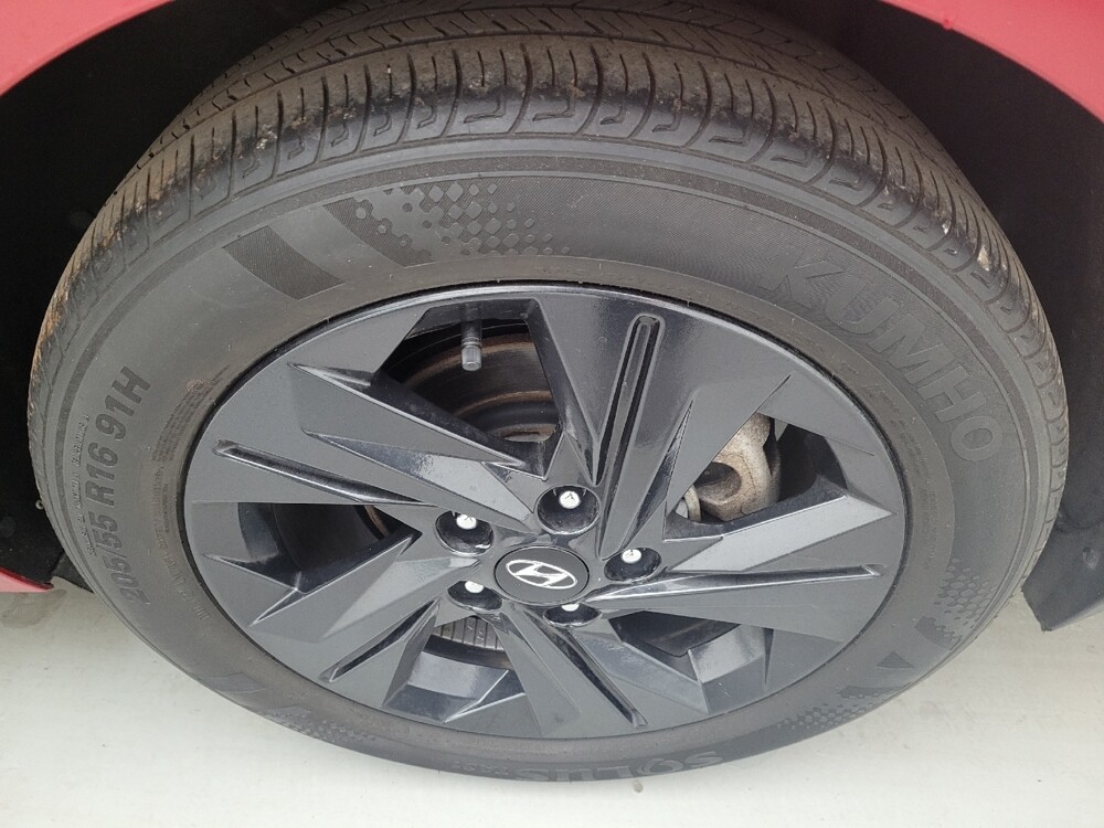 2023 Hyundai Elantra in Cincinnati, OH 45255 - 18135846 31