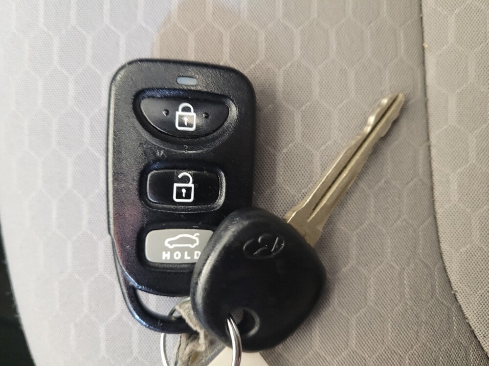 2020 Hyundai Elantra in Louisville, KY 40258 - 18135848 32