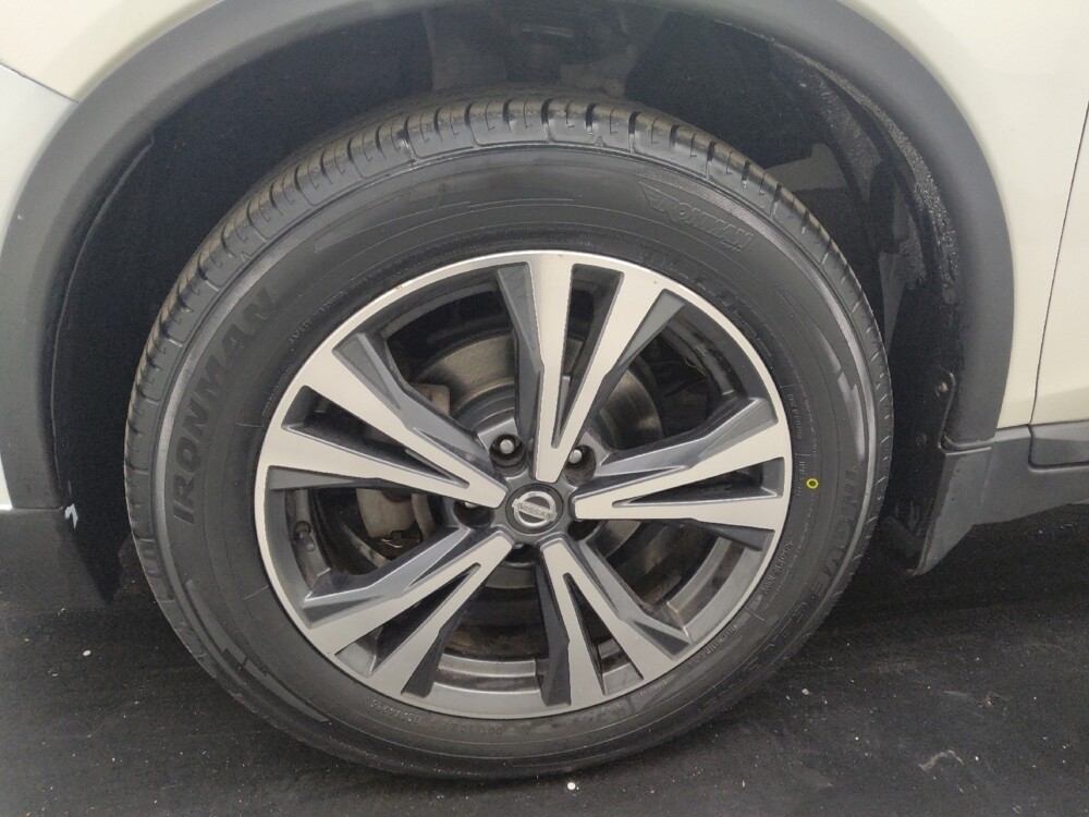 2017 Nissan Rogue in St. Louis, MO 63136 - 18135868 31