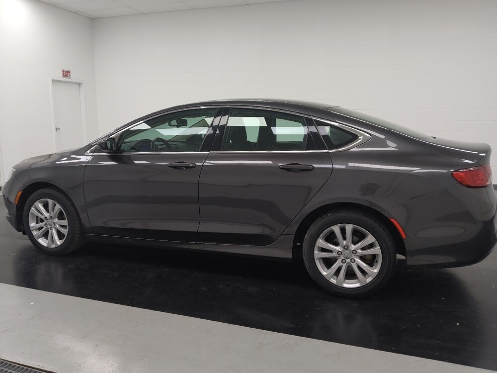 2017 Chrysler 200 in St. Louis, MO 63136 - 18135869 3