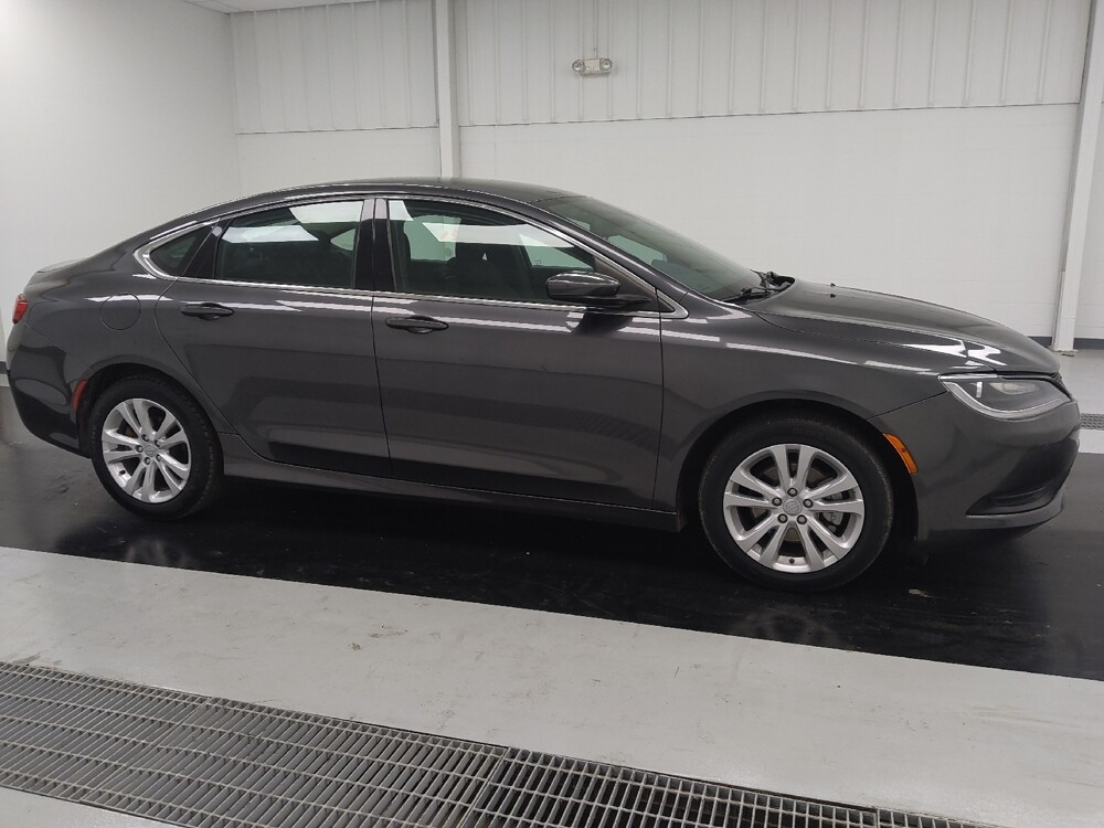 2017 Chrysler 200 in St. Louis, MO 63136 - 18135869 11