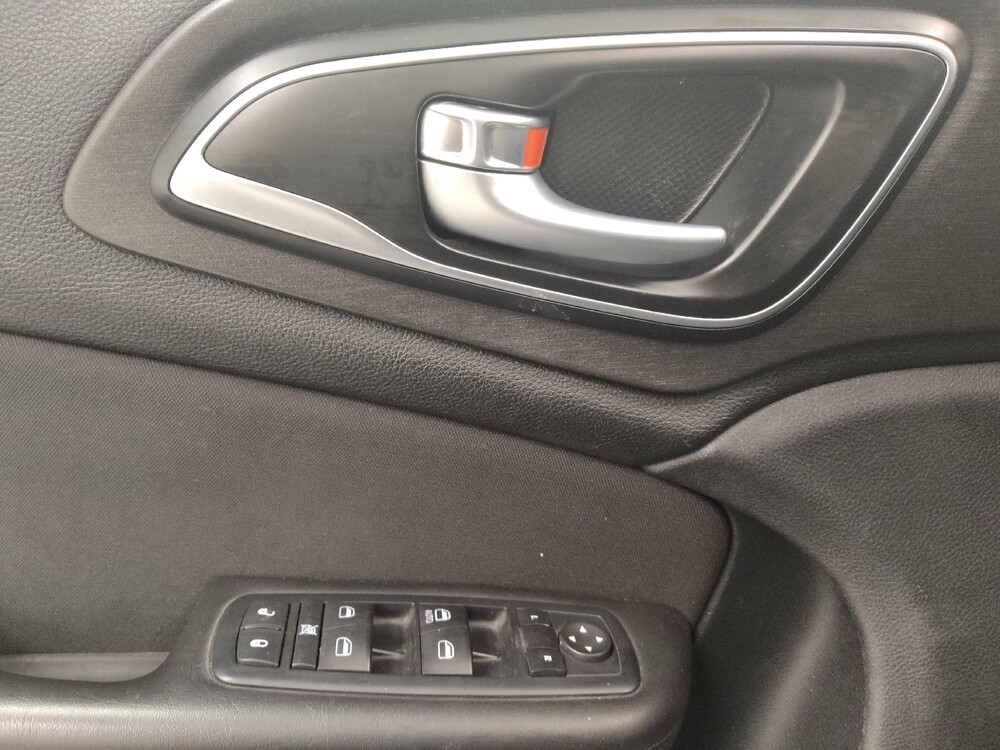 2017 Chrysler 200 in St. Louis, MO 63136 - 18135869 27