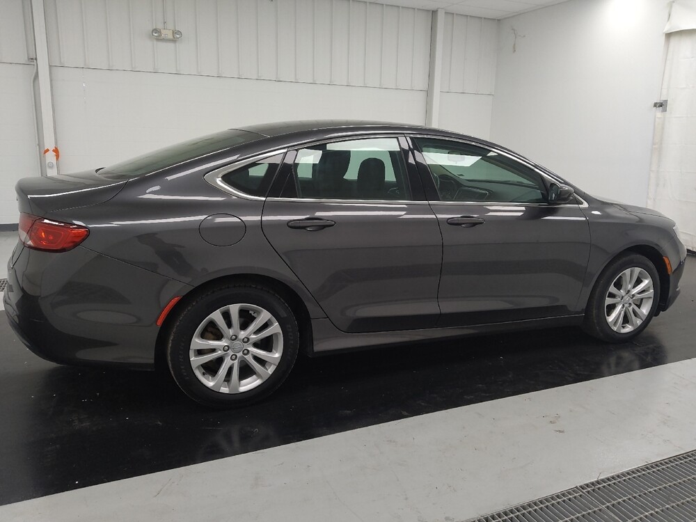 2017 Chrysler 200 in St. Louis, MO 63136 - 18135869 10