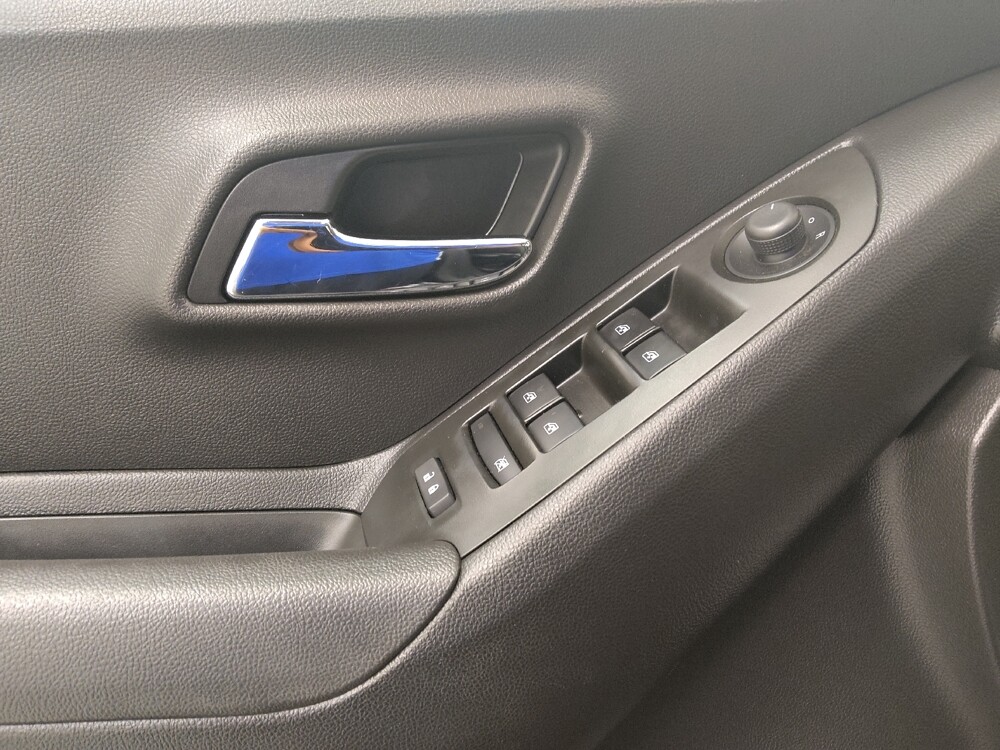 2020 Chevrolet Trax in St. Louis, MO 63136 - 18135870 27