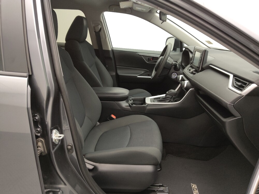 2019 Toyota RAV4 in Independence, MO 64055 - 18135907 21