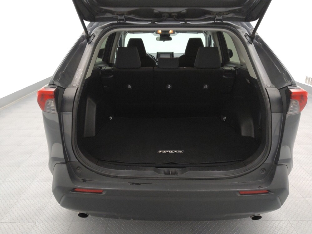 2019 Toyota RAV4 in Independence, MO 64055 - 18135907 29