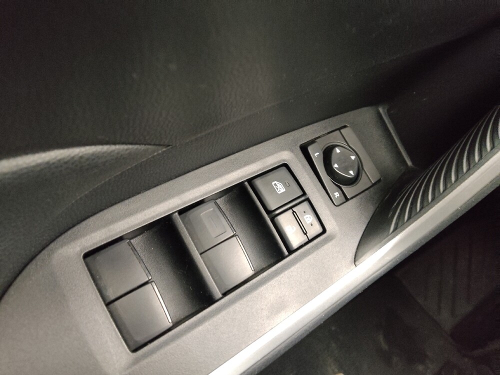 2019 Toyota RAV4 in Independence, MO 64055 - 18135907 27