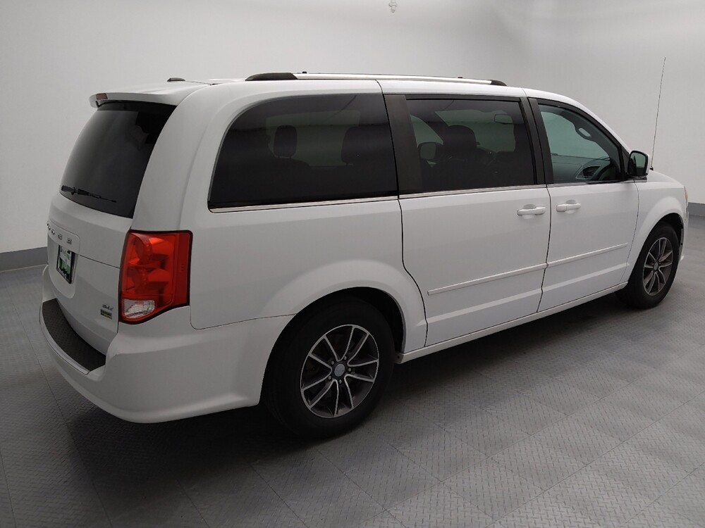 2017 Dodge Grand Caravan in Gladstone, MO 64118 - 18135914 10