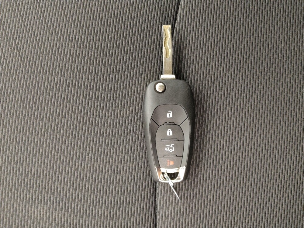 2017 Chevrolet Cruze in Topeka, KS 66611 - 18135924 32