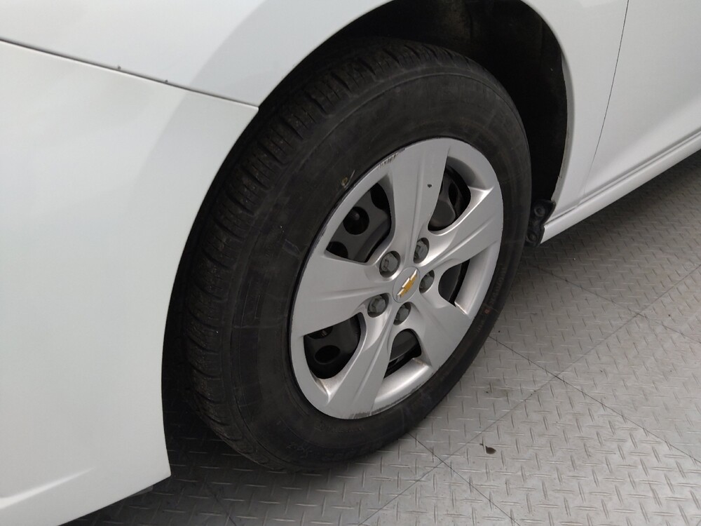 2017 Chevrolet Cruze in Topeka, KS 66611 - 18135924 31