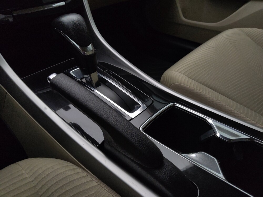 2017 Honda Accord in Springfield, MO 65807 - 18135926 26