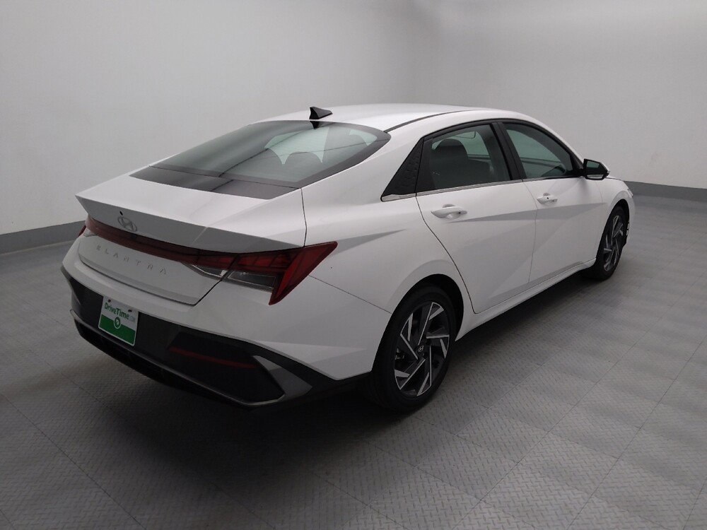 2025 Hyundai Elantra in Independence, MO 64055 - 18135928 9