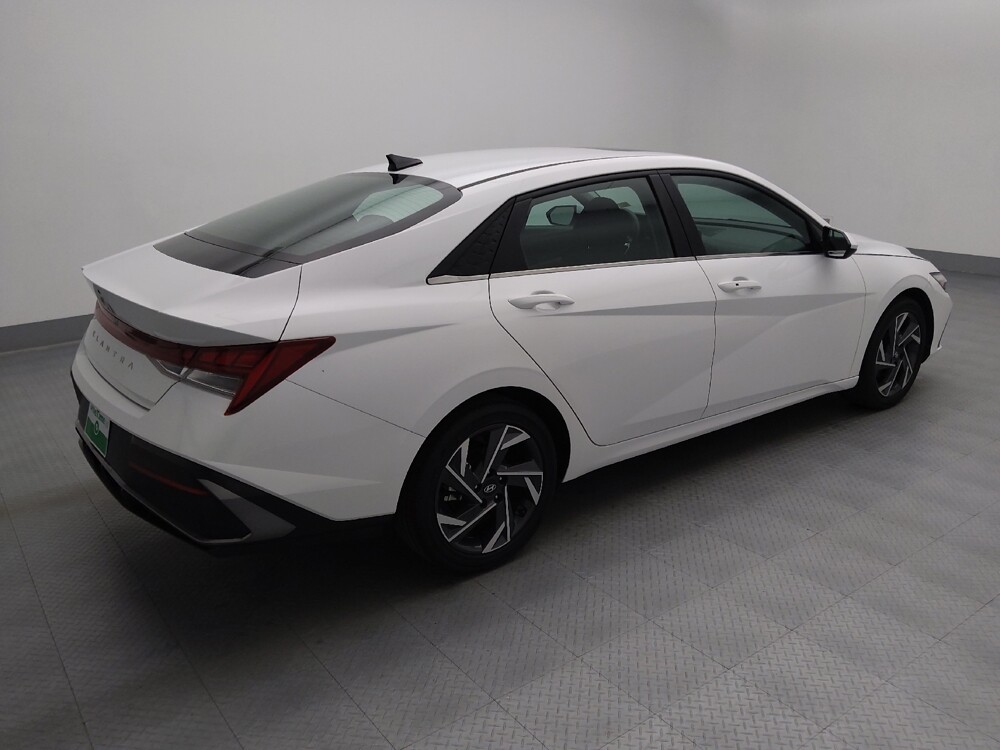 2025 Hyundai Elantra in Independence, MO 64055 - 18135928 10