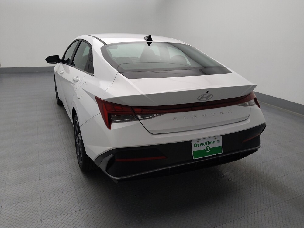 2025 Hyundai Elantra in Independence, MO 64055 - 18135928 6