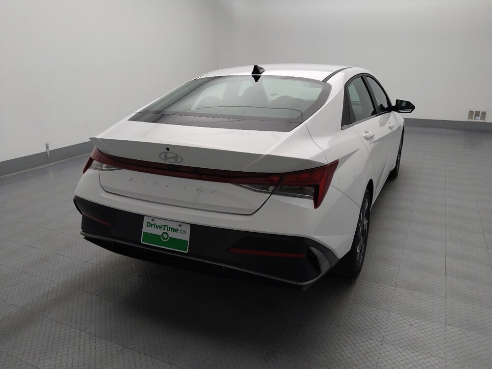 2025 Hyundai Elantra in Independence, MO 64055 - 18135928 7