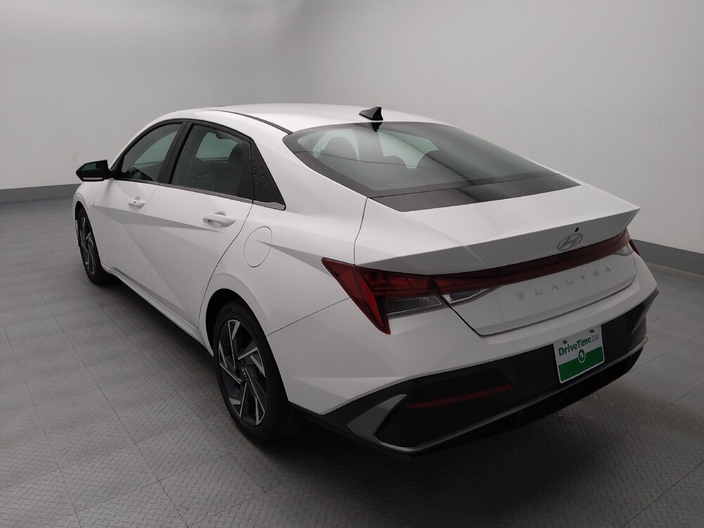 2025 Hyundai Elantra in Independence, MO 64055 - 18135928 5