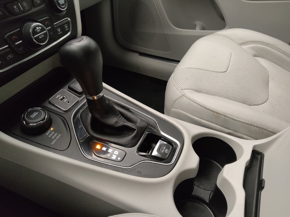 2019 Jeep Cherokee in Lombard, IL 60148 - 18135937 26