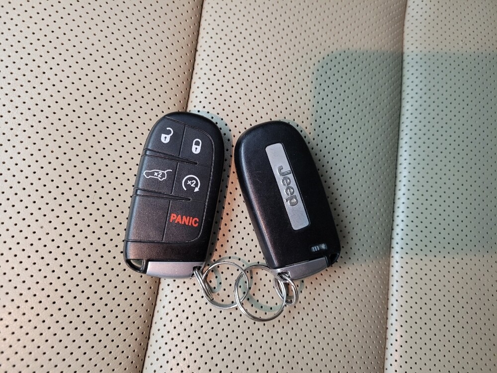 2017 Jeep Grand Cherokee in Eastpointe, MI 48021 - 18135966 32