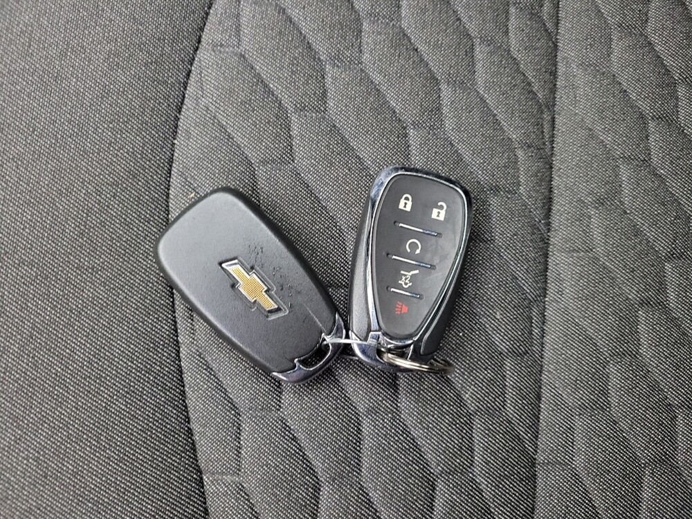 2020 Chevrolet Equinox in Grand Rapids, MI 49508 - 18135969 32