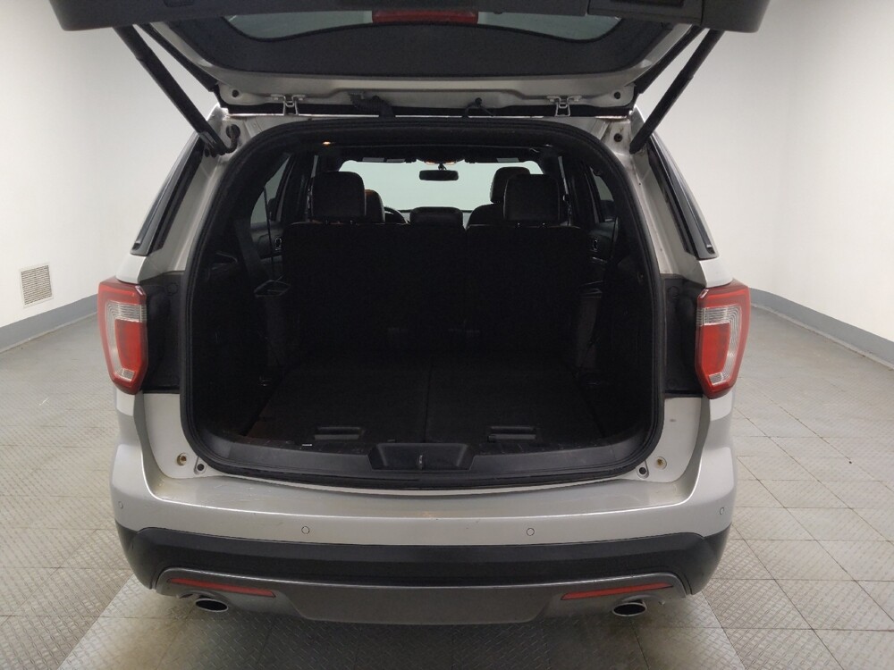 2017 Ford Explorer in Indianapolis, IN 46222 - 18135978 29