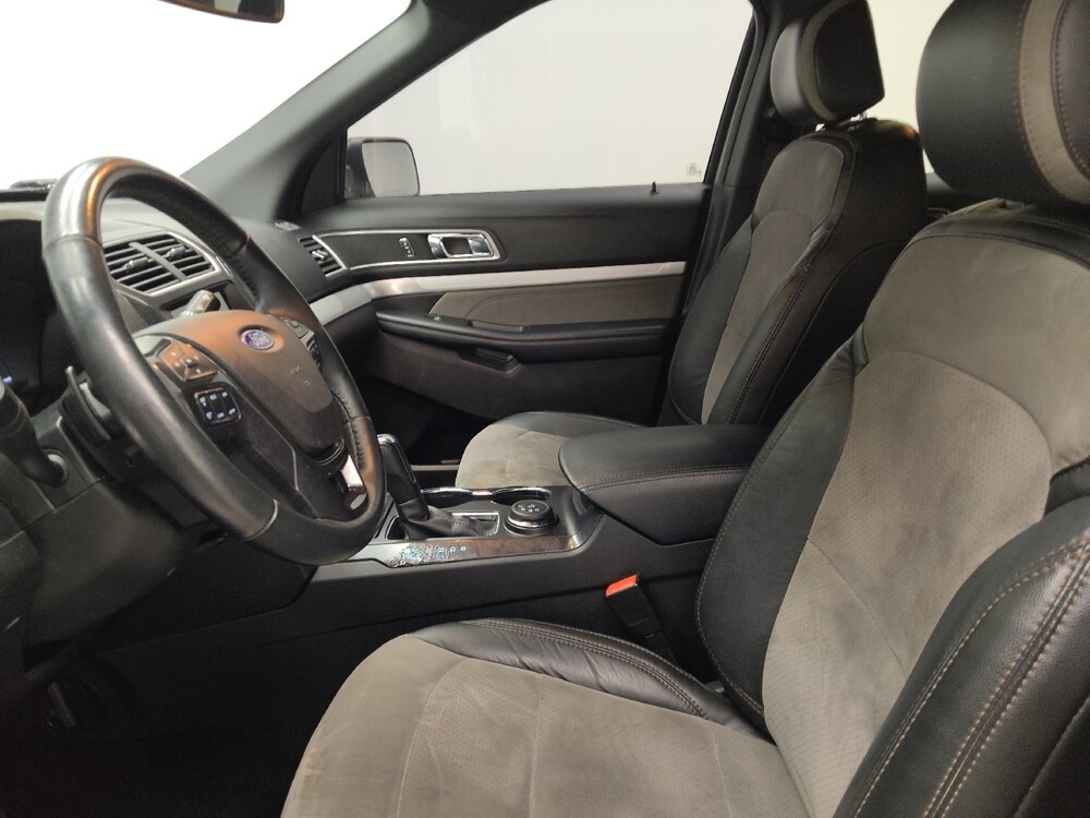 2017 Ford Explorer in Indianapolis, IN 46222 - 18135978 17