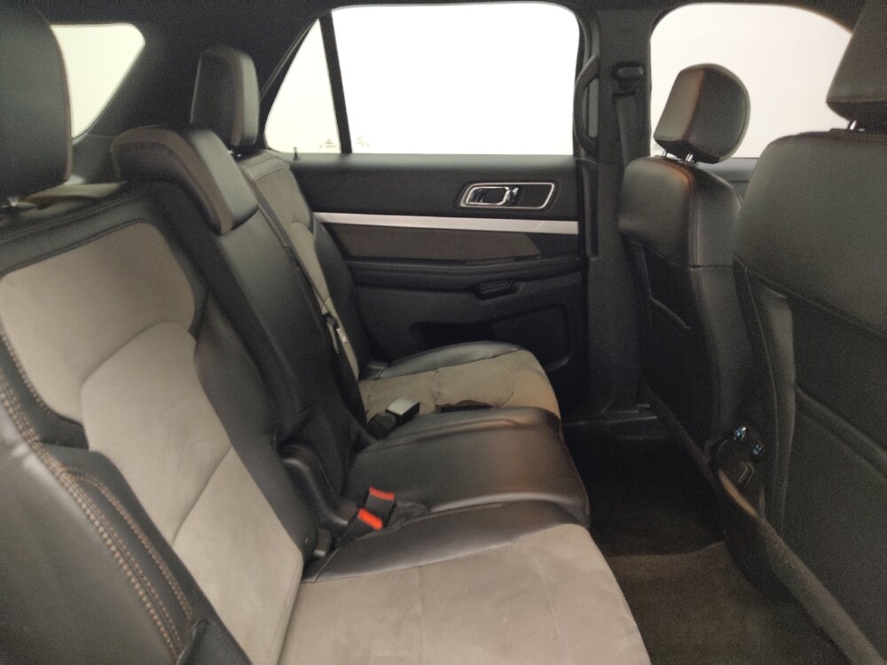 2017 Ford Explorer in Indianapolis, IN 46222 - 18135978 19