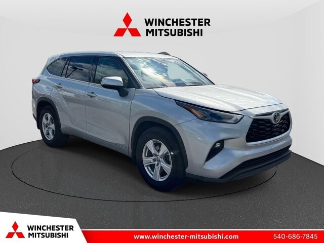 2022 Toyota Highlander in Winchester, VA 22602 - 18135994