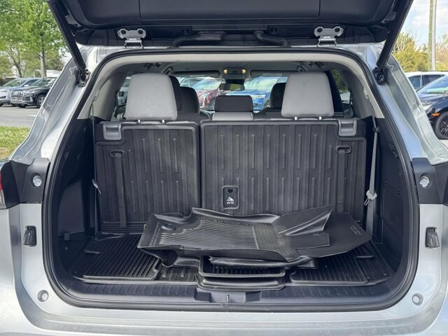 2022 Toyota Highlander in Winchester, VA 22602 - 18135994 12