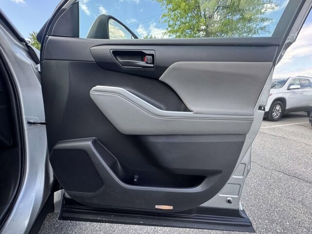 2022 Toyota Highlander in Winchester, VA 22602 - 18135994 8