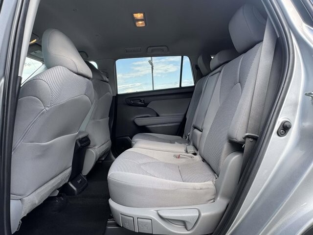 2022 Toyota Highlander in Winchester, VA 22602 - 18135994 13