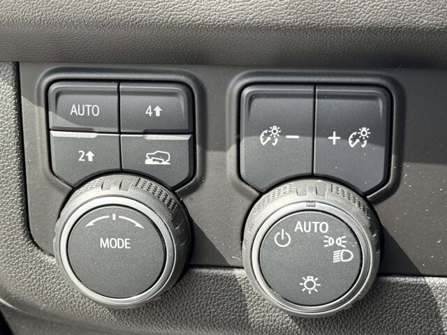 2022 Chevrolet Suburban in Winchester, VA 22602 - 18136003 24