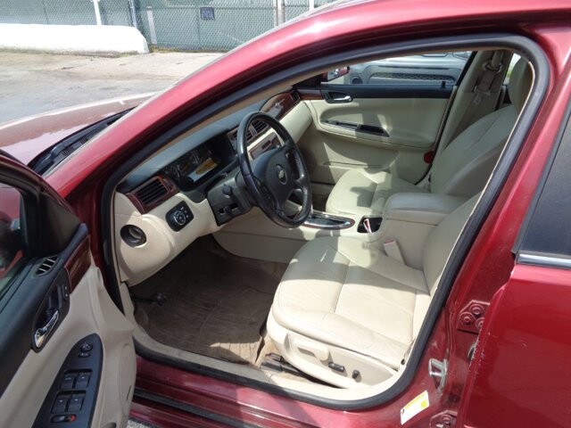 2009 Chevrolet Impala in Lebanon, TN 37087-3302 - 18136009 5