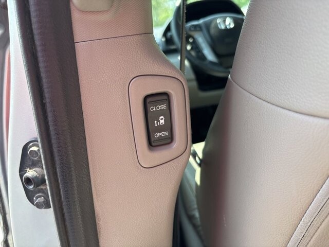 2013 Honda Odyssey in Marysville, OH 43040 - 18136016 31