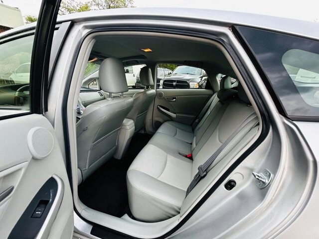 2013 Toyota Prius in Harrisonburg, VA 22801 - 18136018 7