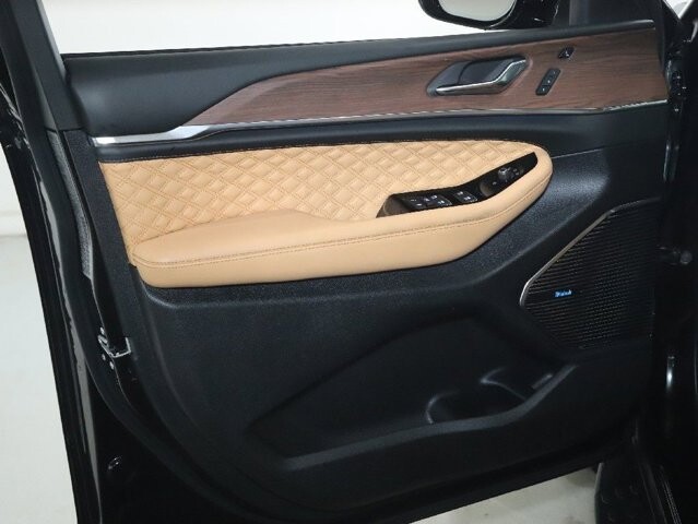 2025 Jeep Grand Cherokee L in Bedford, OH 44146 - 18136025 19