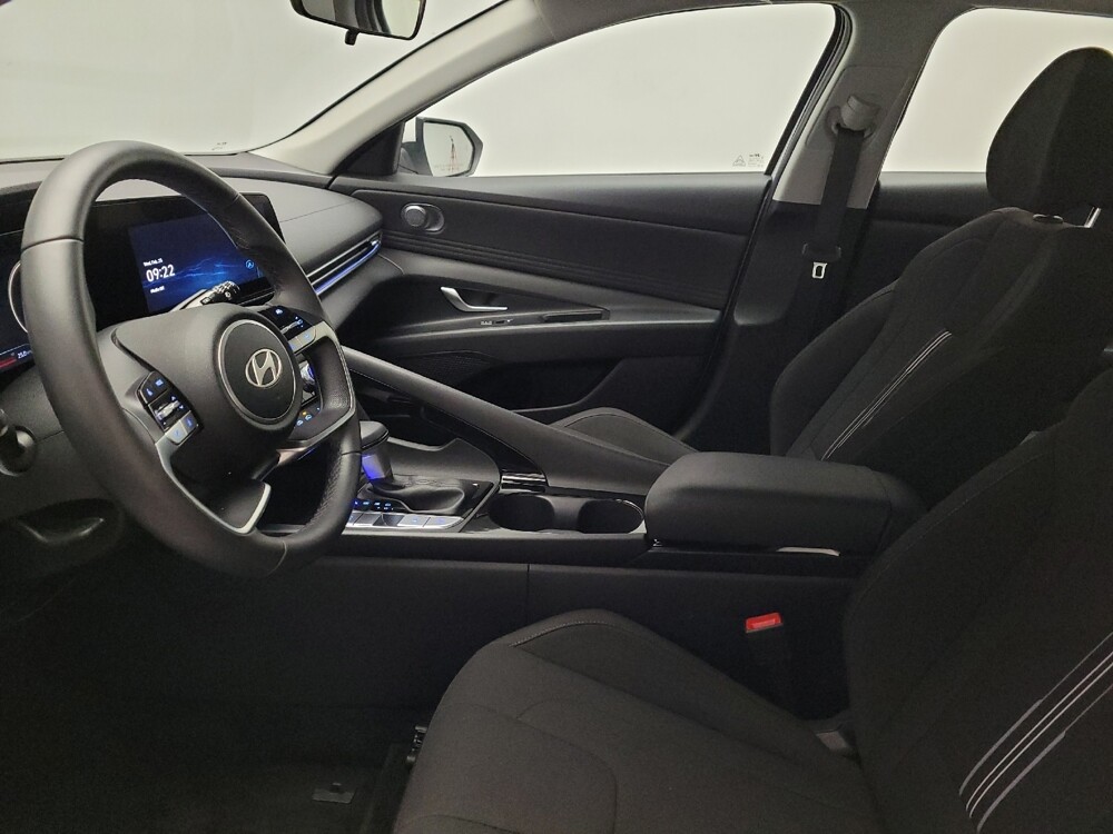 2025 Hyundai Elantra in Fresno, CA 93726 - 18136044 17