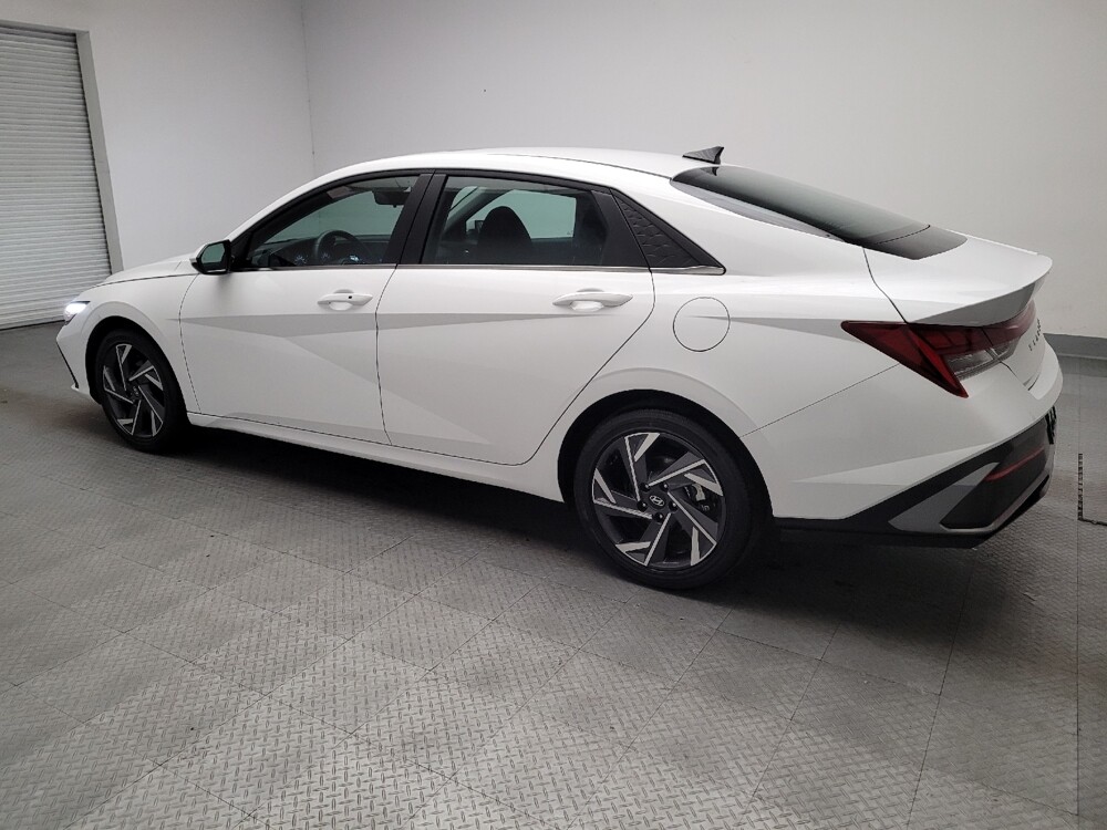 2025 Hyundai Elantra in Fresno, CA 93726 - 18136044 3