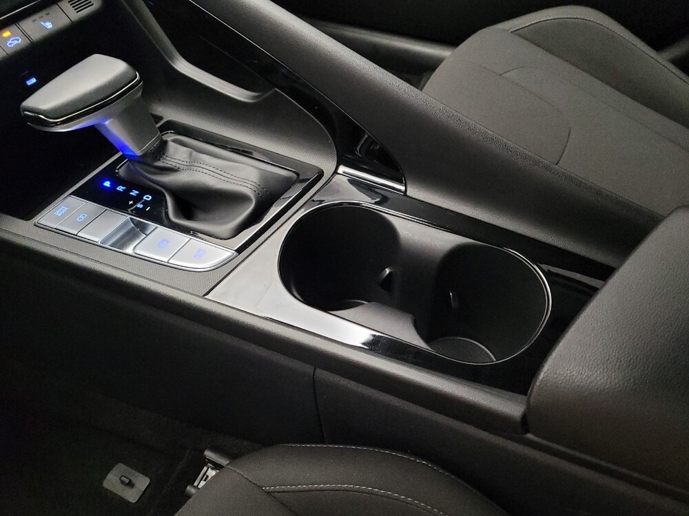 2025 Hyundai Elantra in Fresno, CA 93726 - 18136044 26