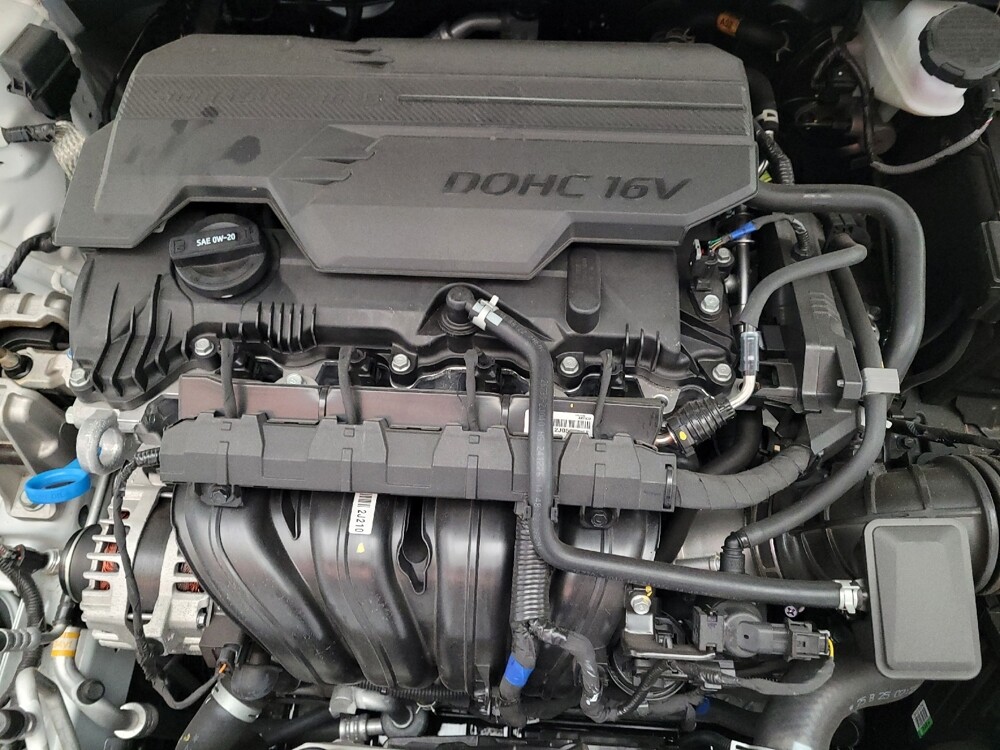 2025 Hyundai Elantra in Fresno, CA 93726 - 18136044 30