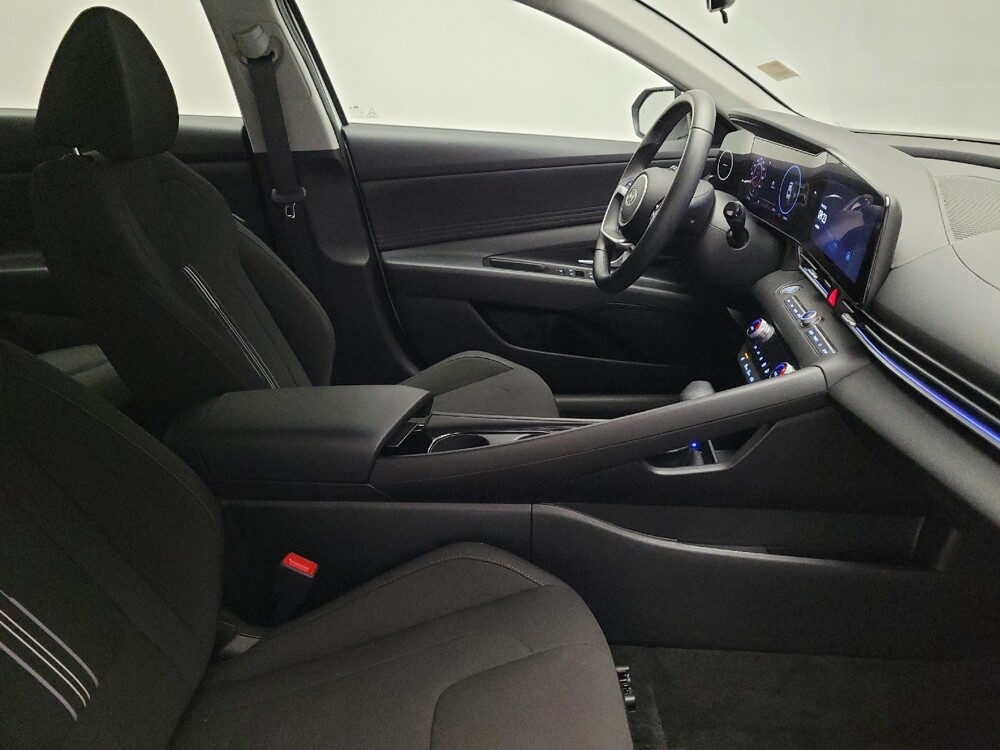 2025 Hyundai Elantra in Fresno, CA 93726 - 18136044 21