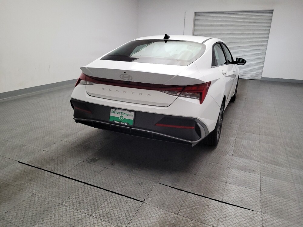 2025 Hyundai Elantra in Fresno, CA 93726 - 18136044 7