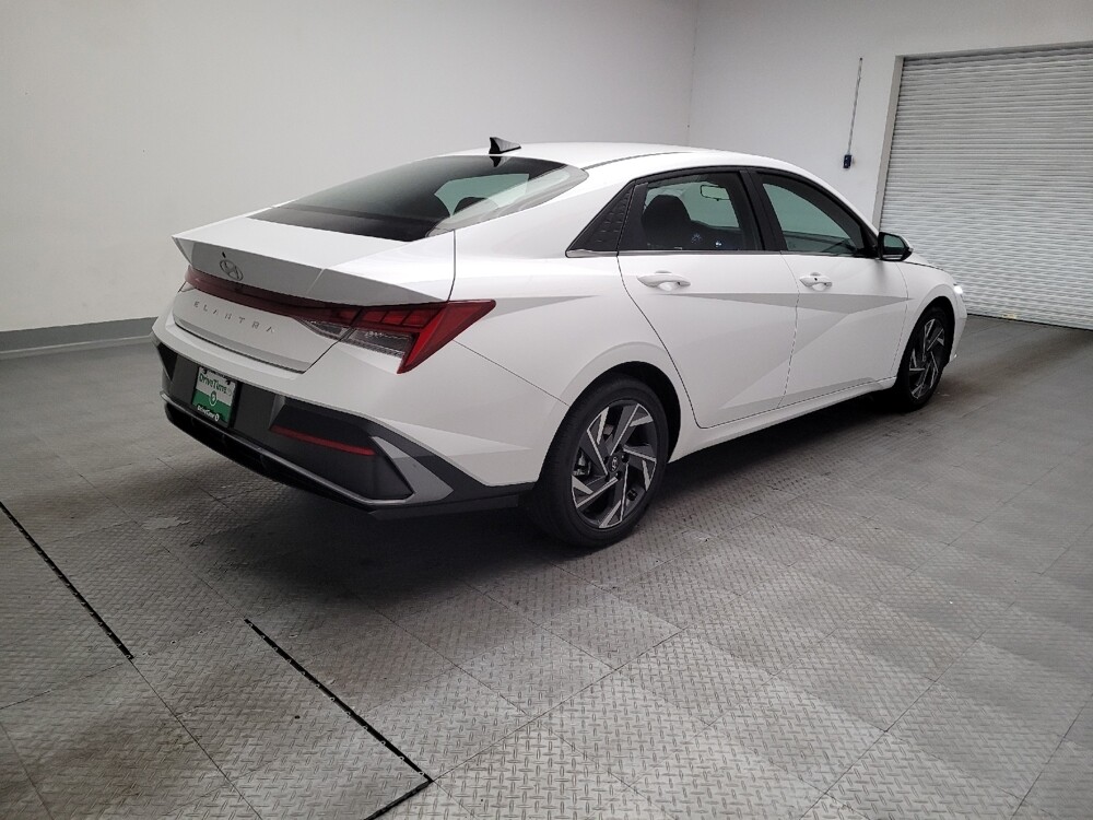 2025 Hyundai Elantra in Fresno, CA 93726 - 18136044 9