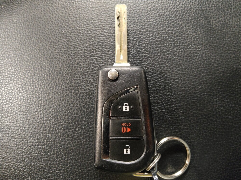 2020 Toyota RAV4 in Arlington, TX 76011 - 18136101 32