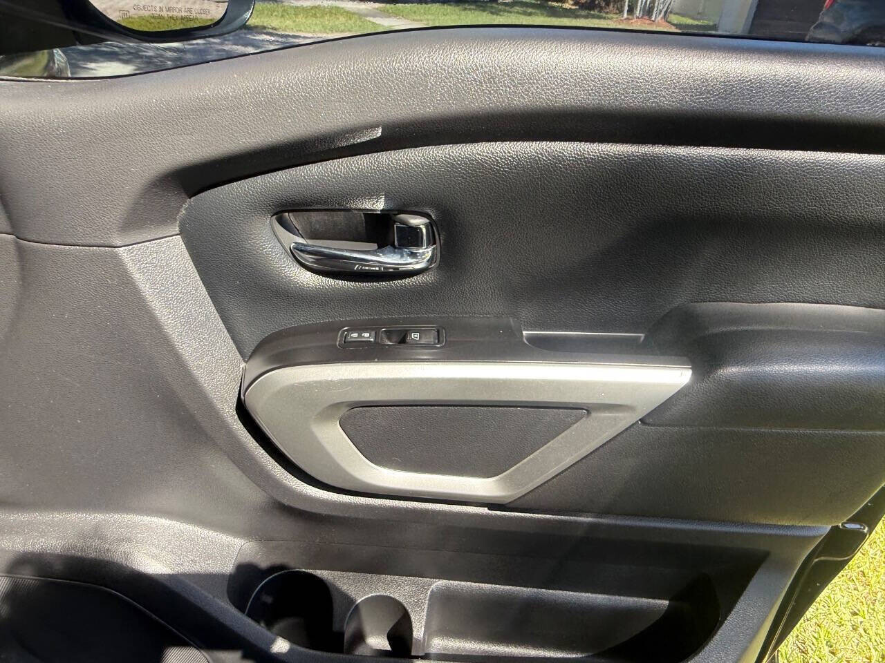 2017 Nissan Titan in Hollywood, FL 33023-1906 - 18136132 14