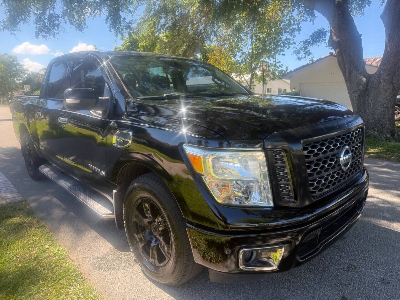 2017 Nissan Titan in Hollywood, FL 33023-1906 - 18136132 4
