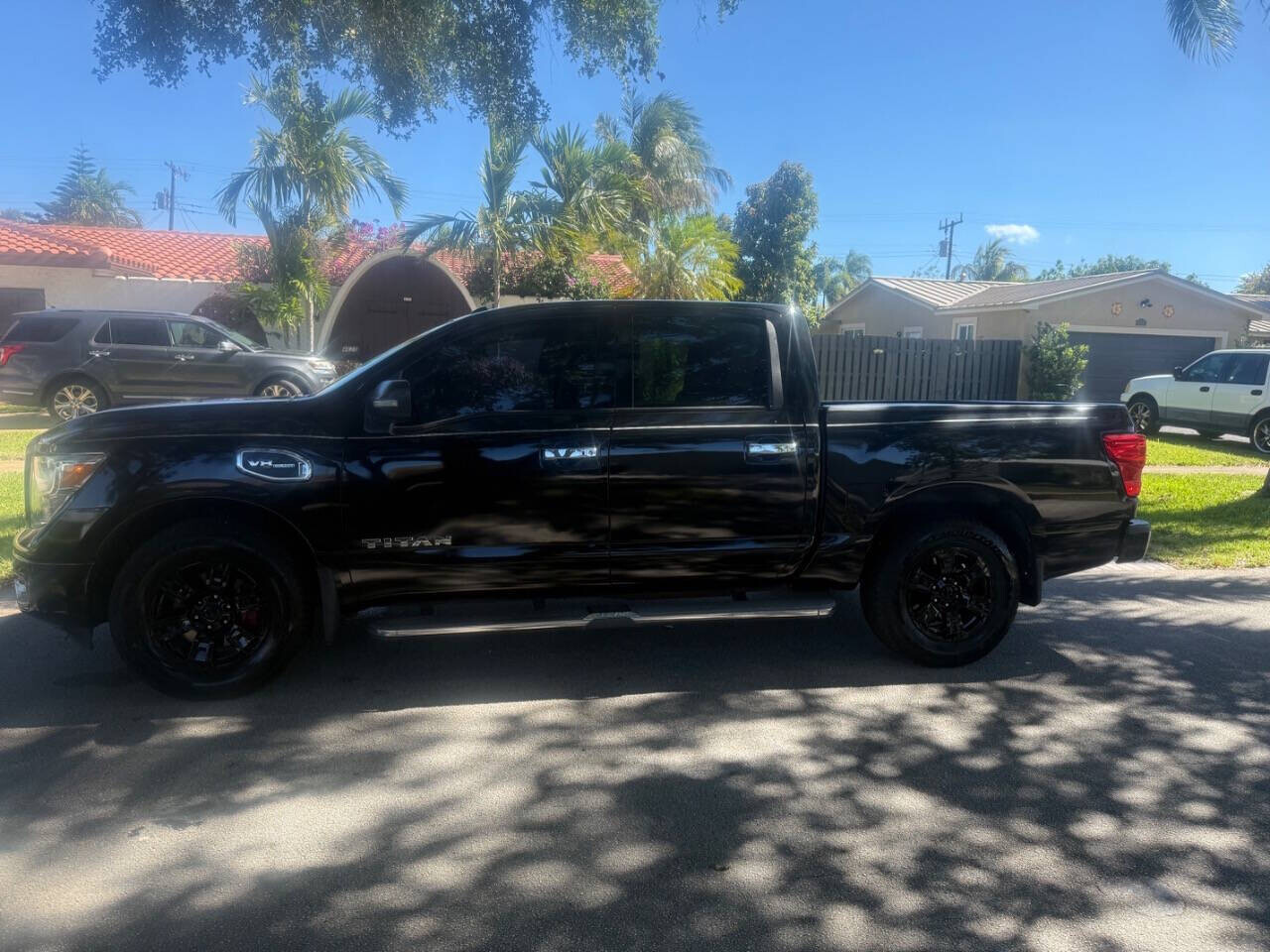 2017 Nissan Titan in Hollywood, FL 33023-1906 - 18136132 18