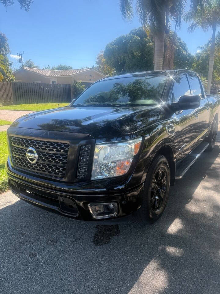 2017 Nissan Titan in Hollywood, FL 33023-1906 - 18136132